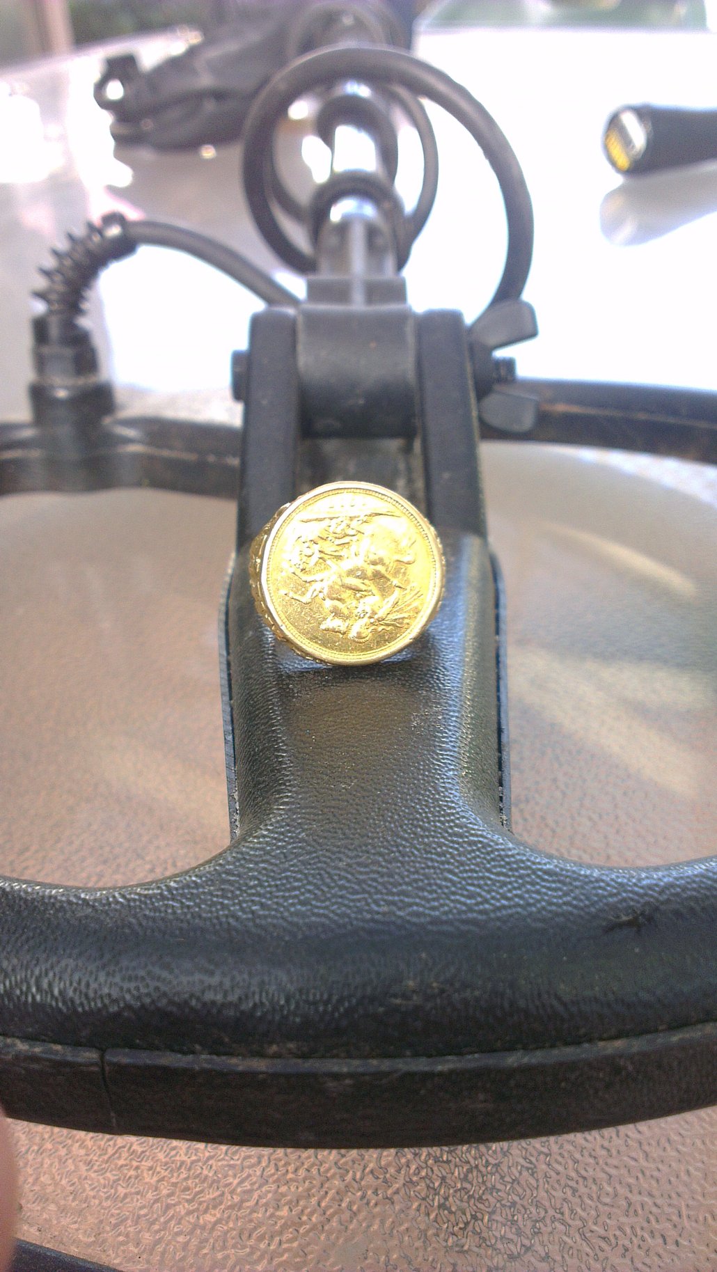 Gold sovereign ring